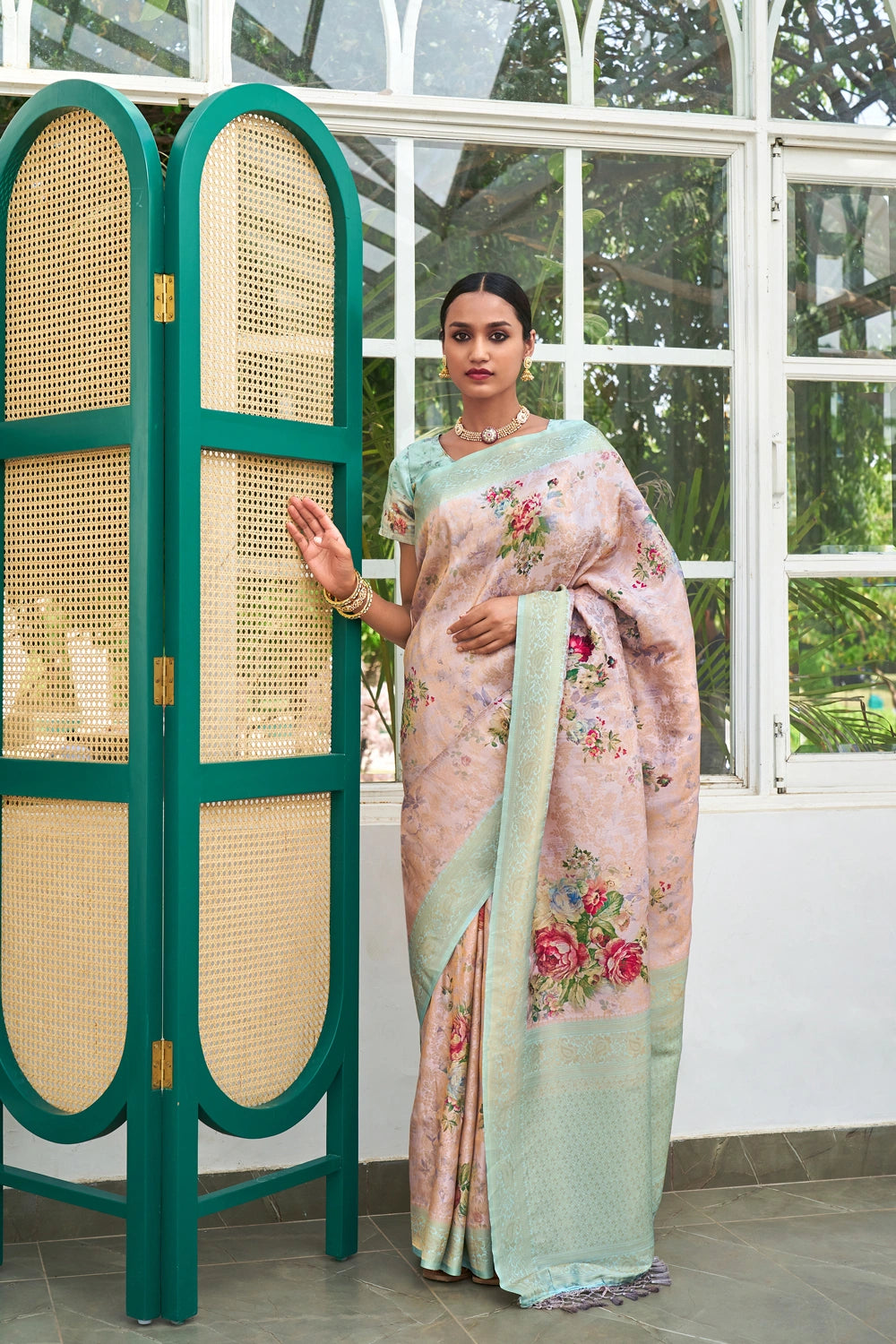 Baby Pink Floral Blend Woven Designer Banarasi Silk Saree