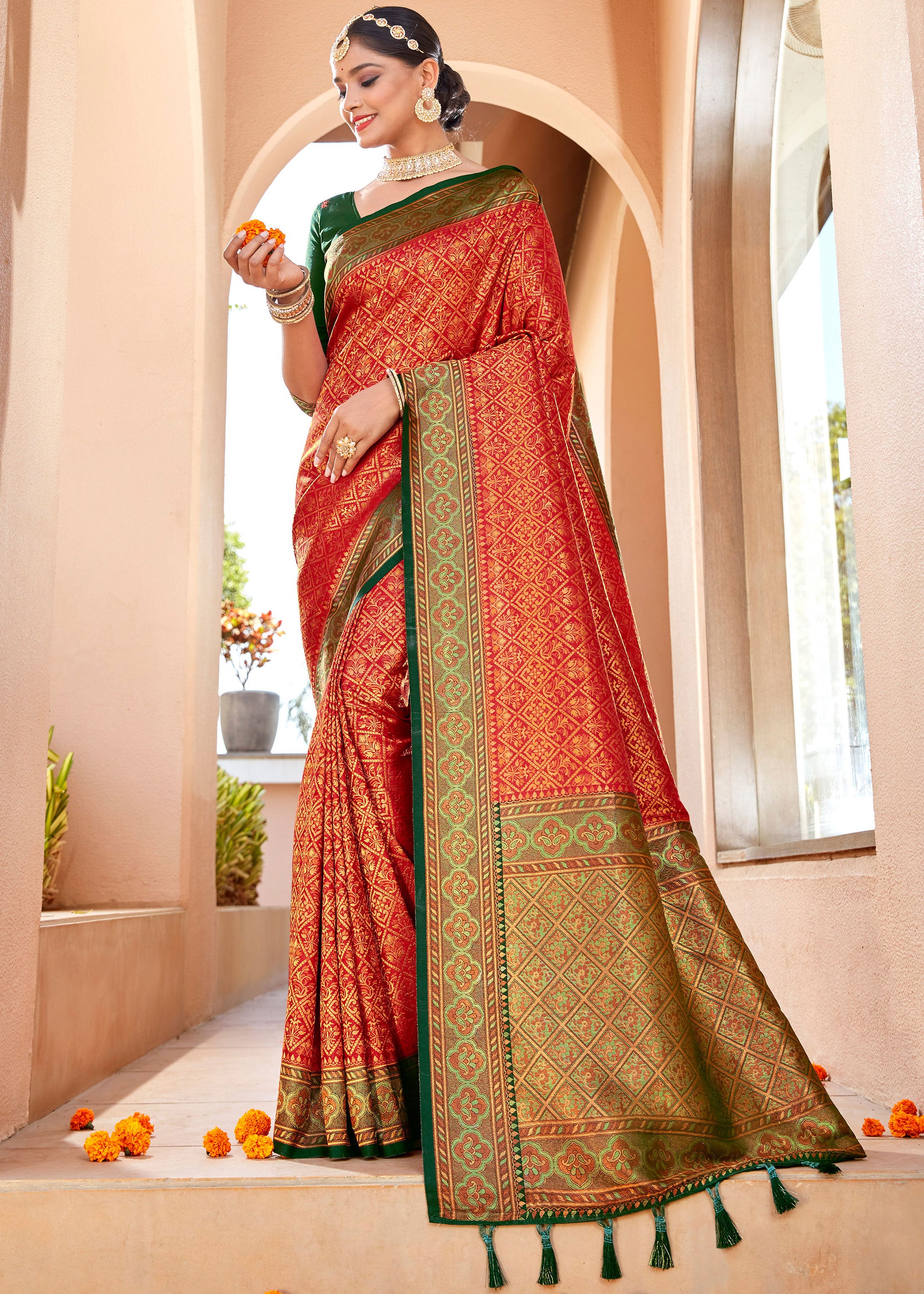 Pure Tanchui Weaving Red Green Traditional Looking Saree