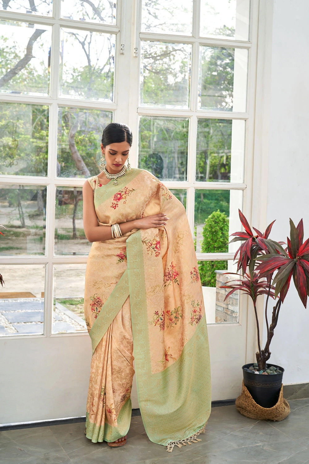 Cream Toned Floral Woven Designer Silk Blend Banarasi Sarees