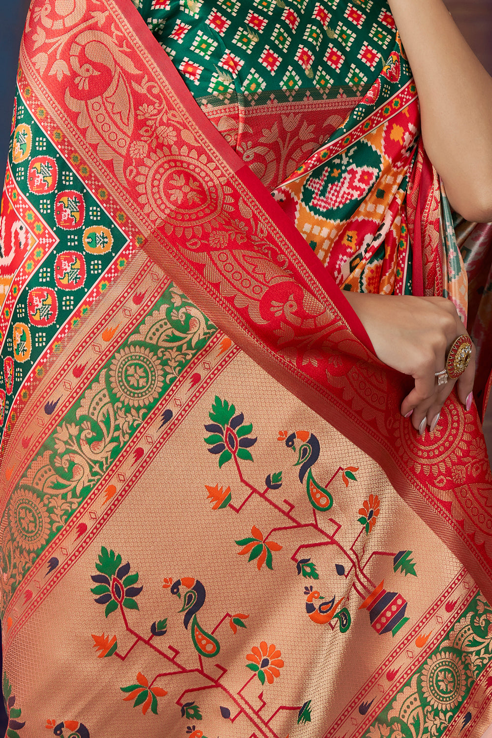 Women Mustard Toned Paithani Patola Silk Printed Blend Saree